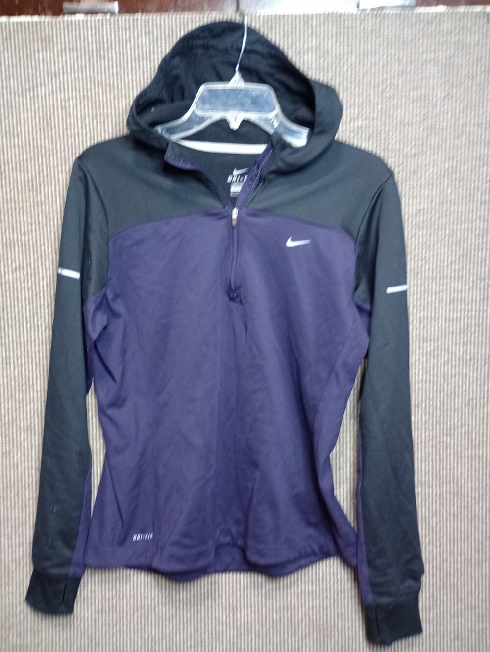 WOMENS NIKE RUNNING DRI-FIT LONG SLEEVE HOODIE SHIRT BLACK PURPLE LARGE